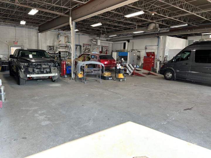 Débosselage de carrosserie Gatineau
