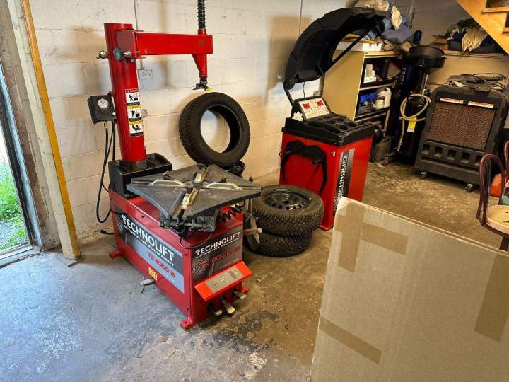 Montage professionnel de pneus pour garantir une conduite stable. 